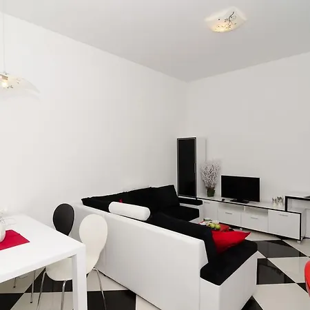 Apartment Cinema Close To Port *